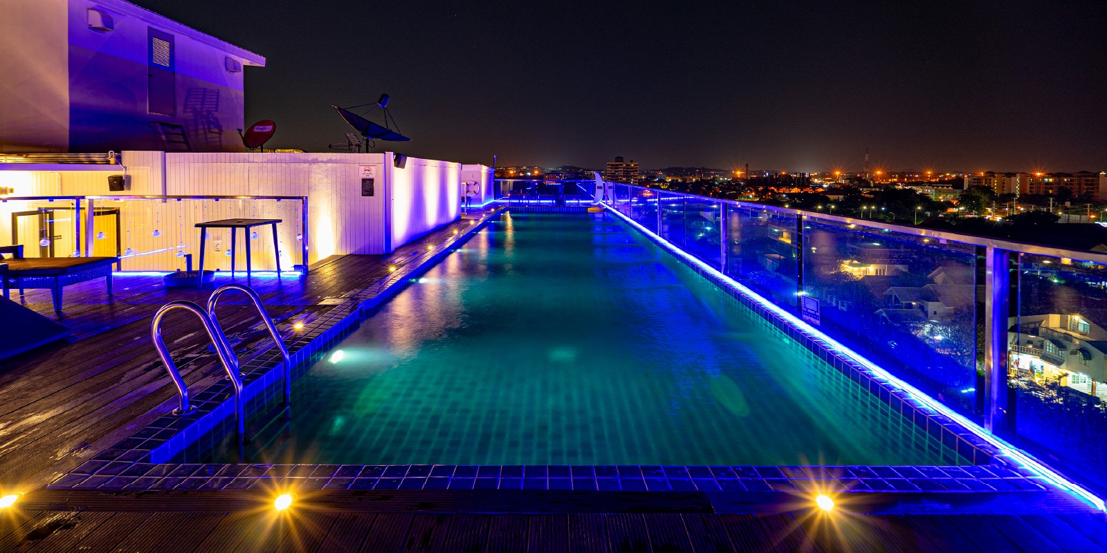 HT9 Hotel